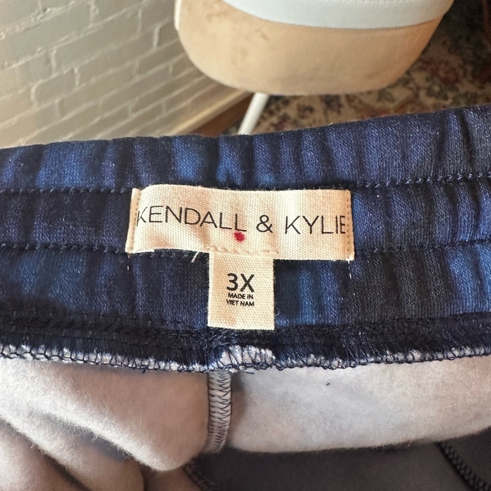 Kendall & Kylie Blue Tie Dye Sweatpants - Picture 8 of 8